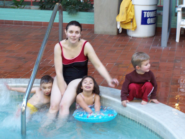 20070129 Swimming at the hotel 08