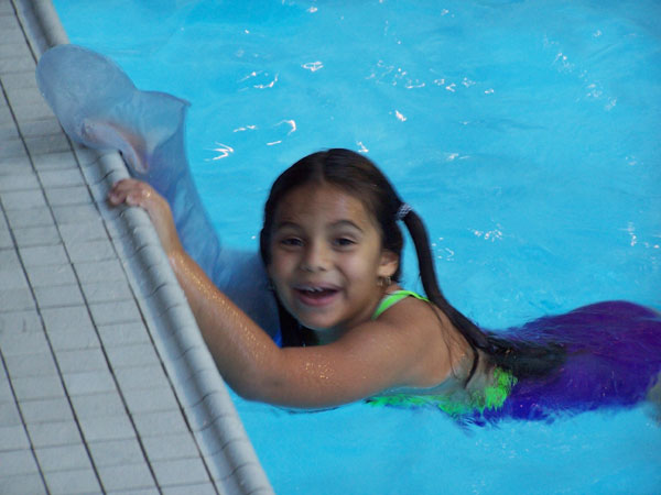 20070129 Swimming at the hotel 09