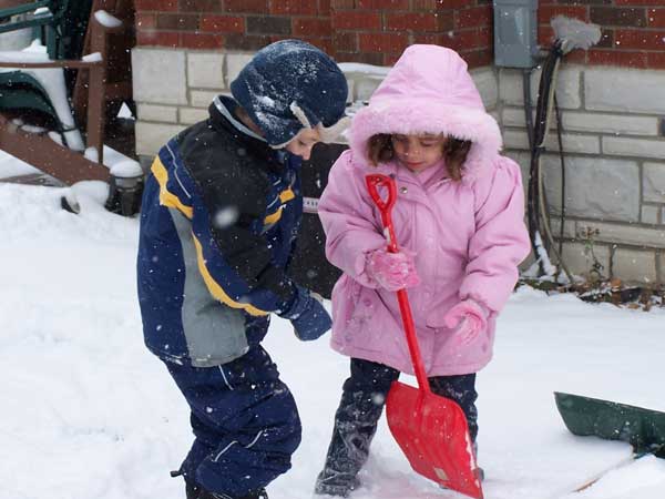 20070125 Kids out in the snow 09