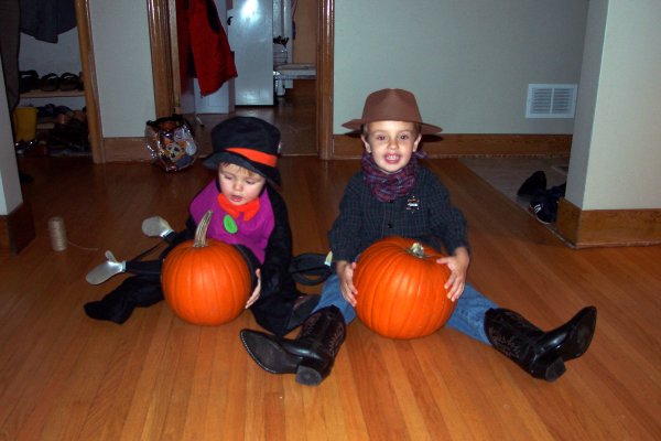 20051031 Andrew and Matthew on Halloween 14