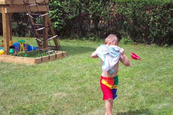 20050818 Andrew and Matthew playing with sprinkler 12