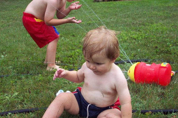 20050818 Andrew and Matthew playing with sprinkler 16