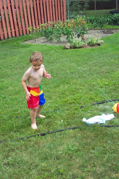 20050818 Andrew and Matthew playing with sprinkler 20