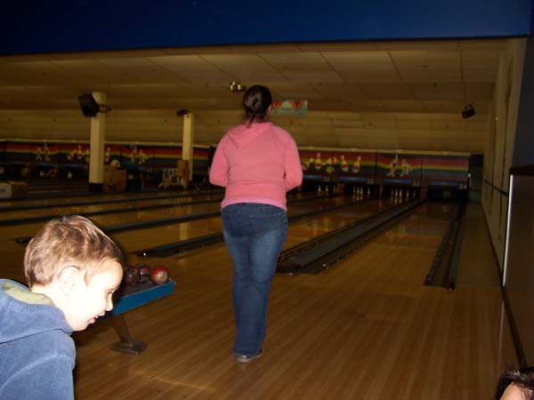 20060222 Nanny's Birthday Bowling 01