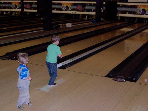 20060414 Bowling in Whitby 01