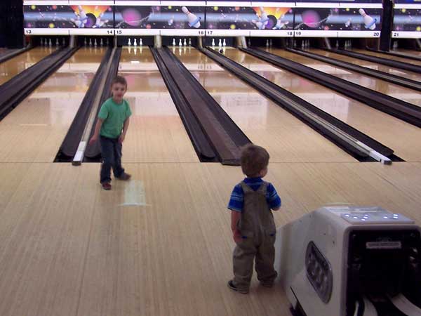 20060414 Bowling in Whitby 02