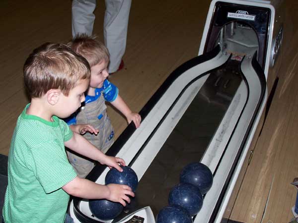 20060414 Bowling in Whitby 04