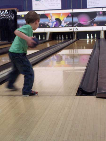 20060414 Bowling in Whitby 20